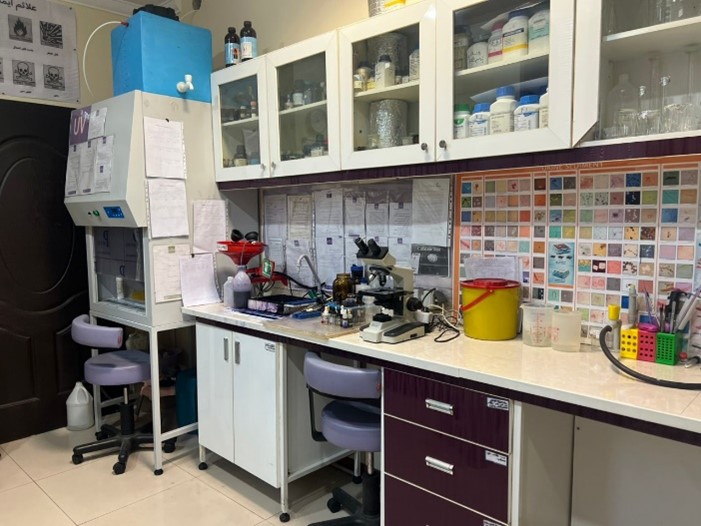 نمایی از محیط کشت و تجهیزات میکروب‌شناسی